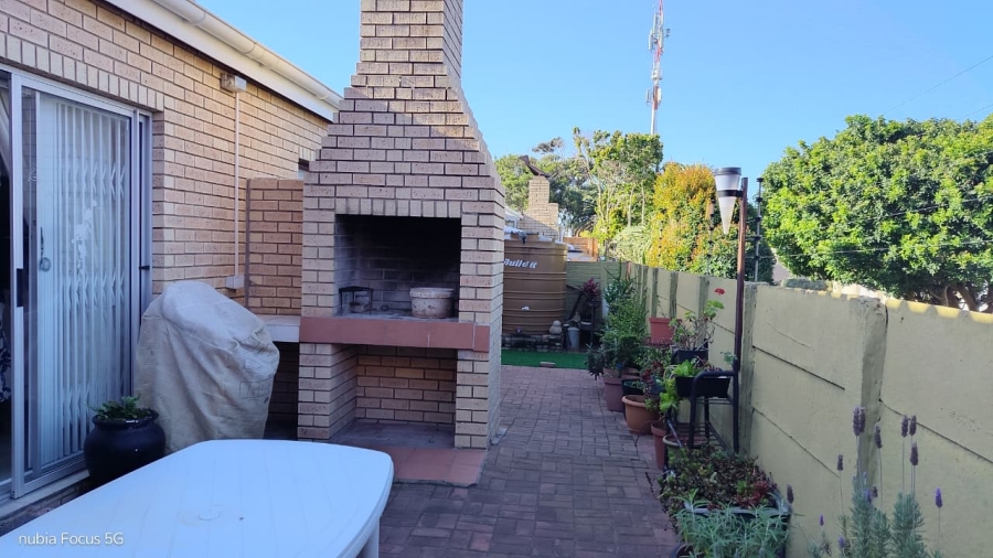 2 Bedroom Property for Sale in Ferreira Town Eastern Cape